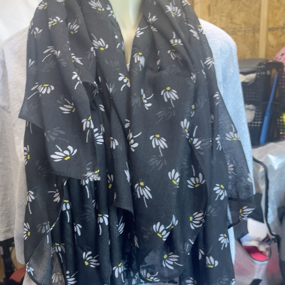 Women’s Scarf Black with‎ Flowers NWOT